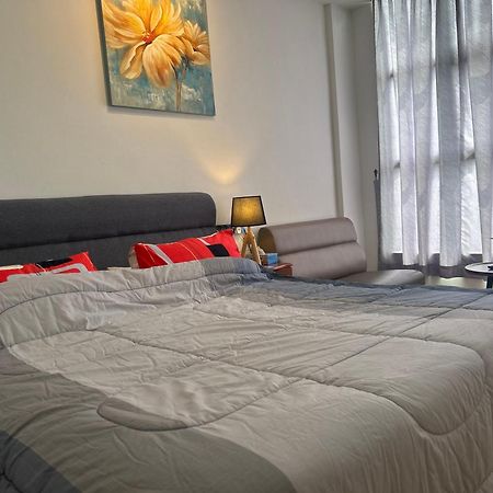 Roxy Apartment Кучинг Экстерьер фото