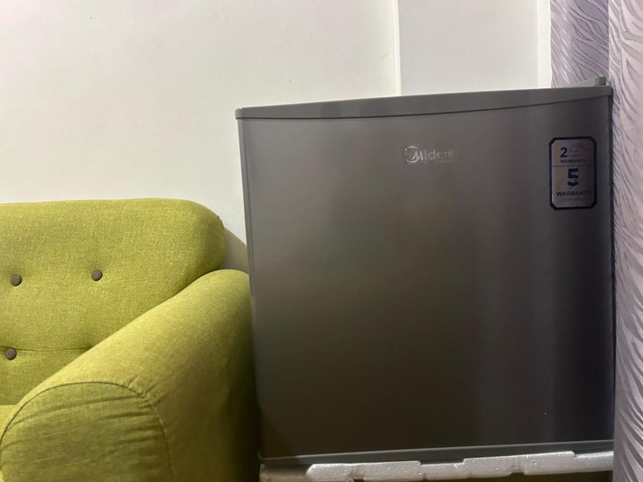 Roxy Apartment Кучинг Экстерьер фото