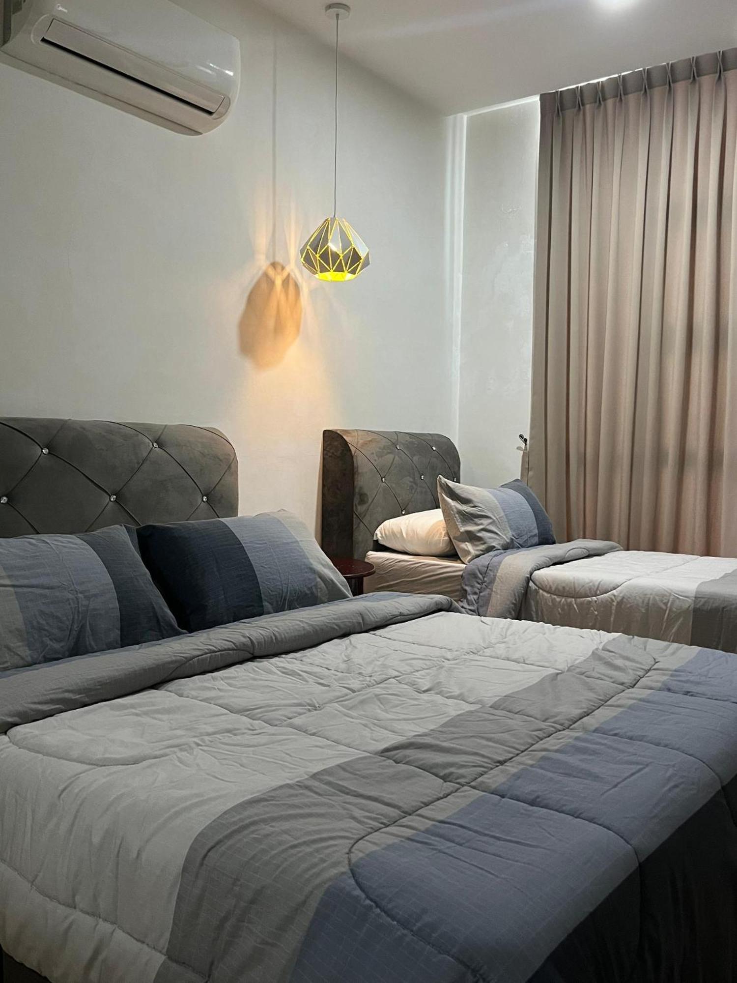 Roxy Apartment Кучинг Экстерьер фото