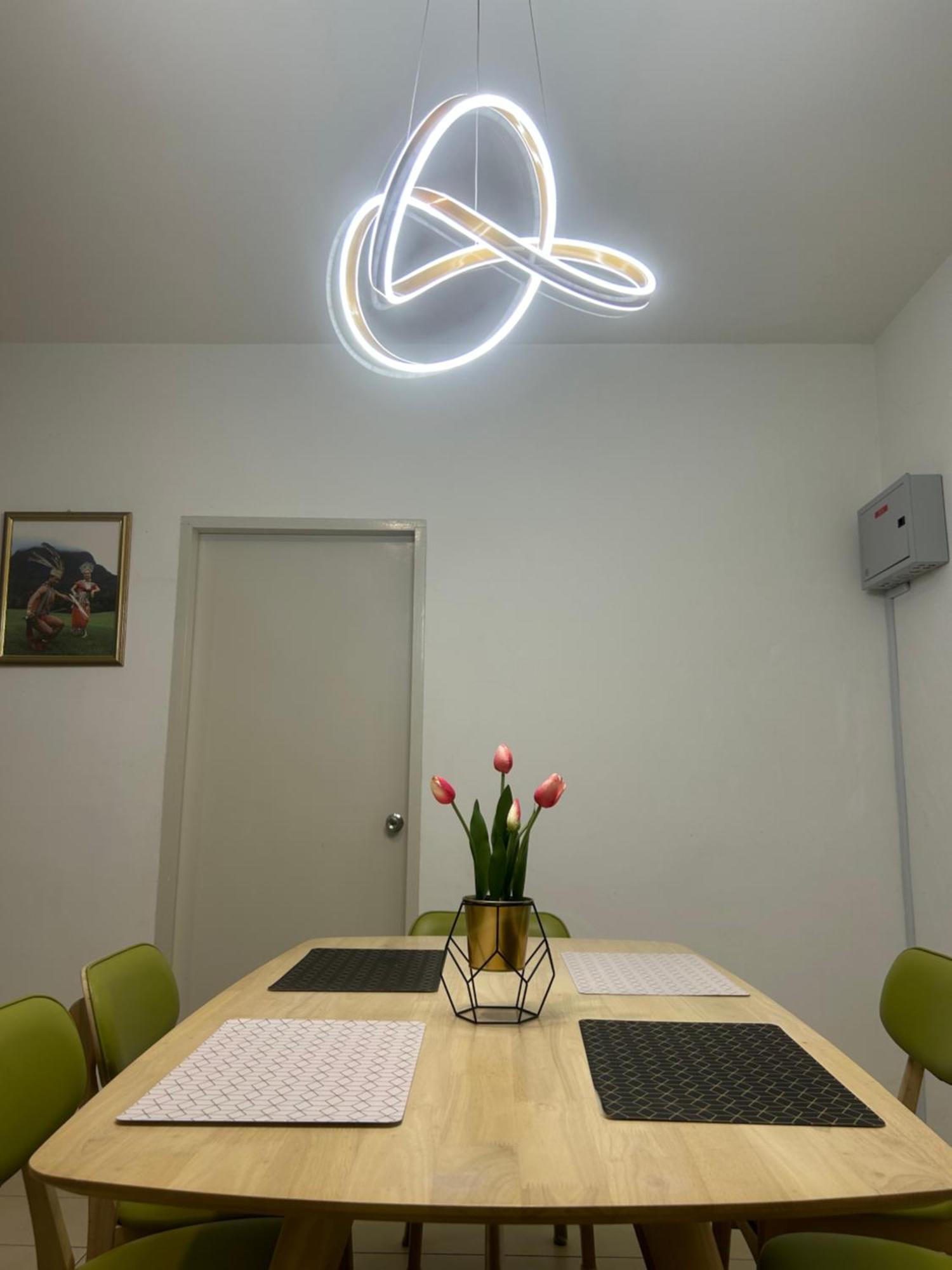 Roxy Apartment Кучинг Экстерьер фото