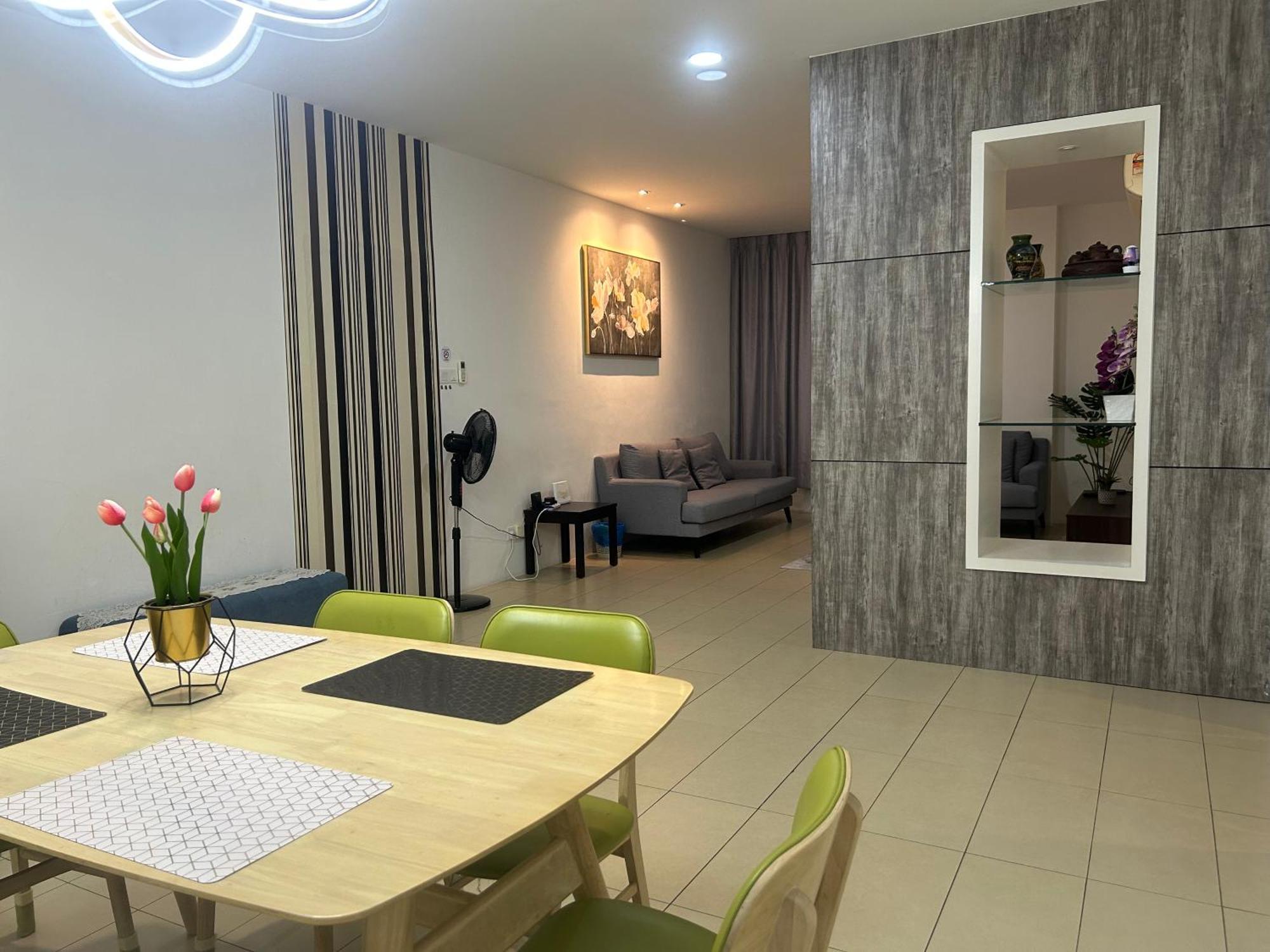 Roxy Apartment Кучинг Экстерьер фото