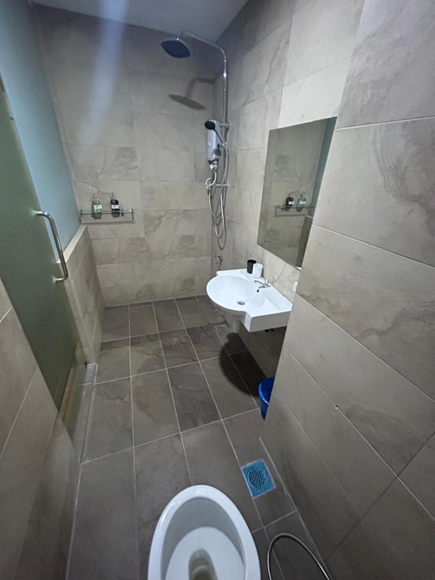 Roxy Apartment Кучинг Номер фото
