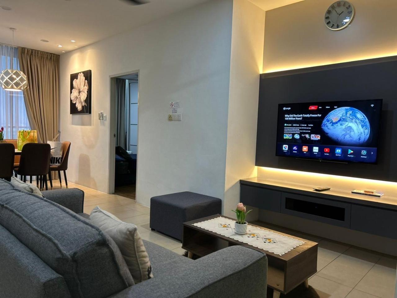 Roxy Apartment Кучинг Номер фото