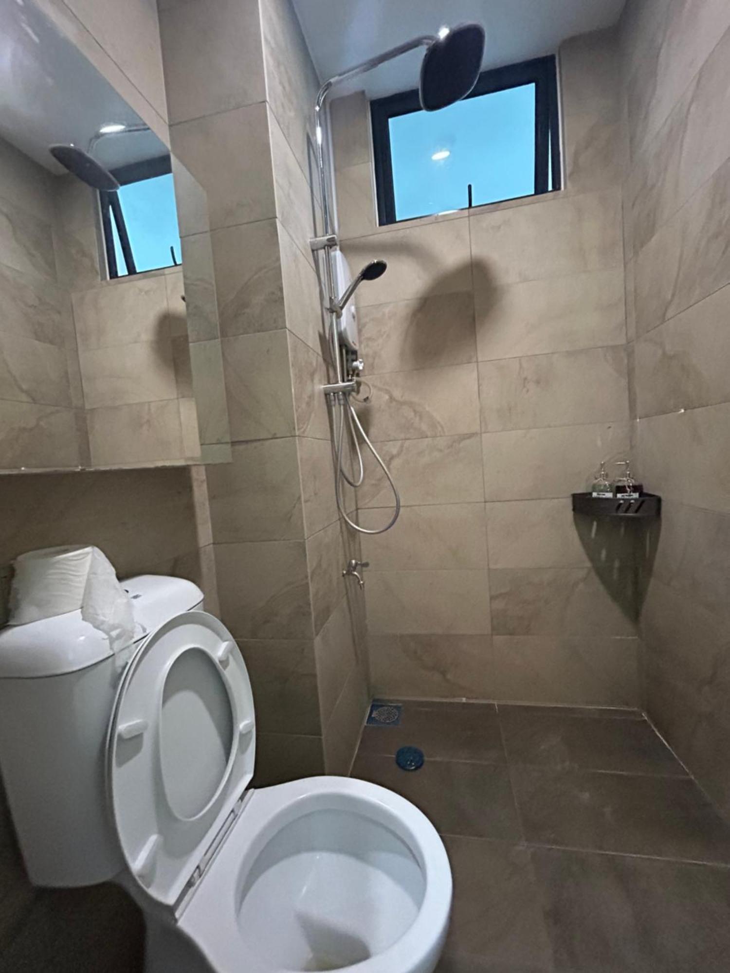 Roxy Apartment Кучинг Номер фото