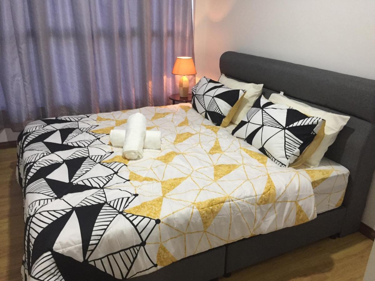 Roxy Apartment Кучинг Экстерьер фото